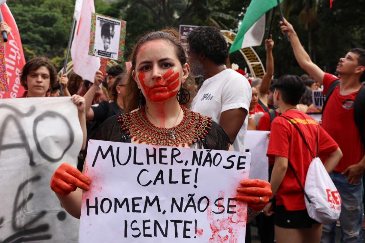 Brasil bate novo recorde de feminicídios, com 4 vítimas por dia