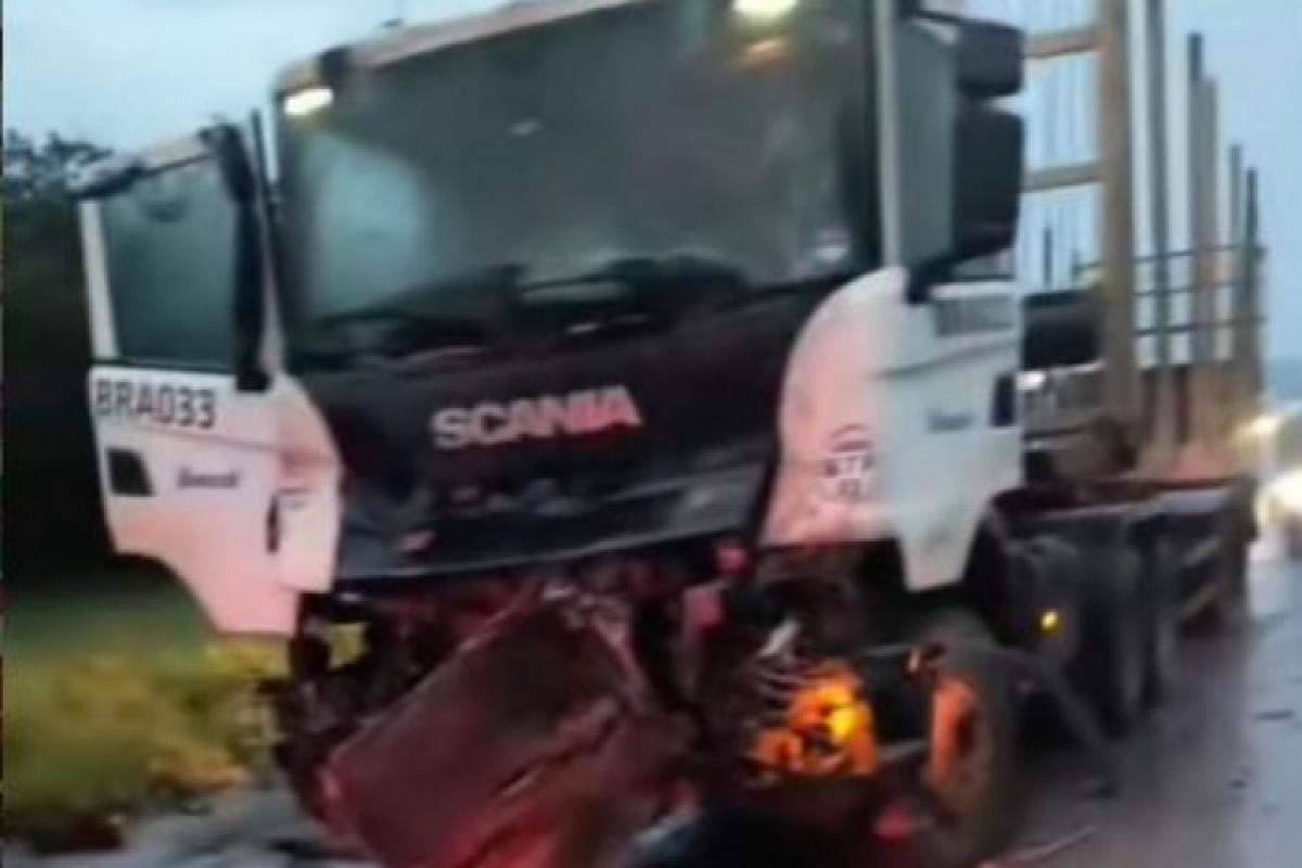 Caminhões colidem na rodovia Marechal Rondon em Agudos
