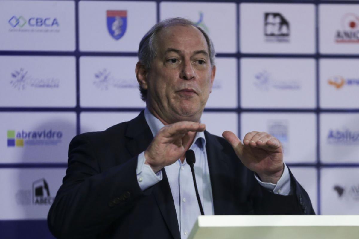Ciro Gomes descarta Presidência e anuncia candidatura ao Ceará