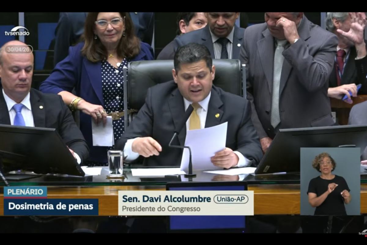 Congresso derruba veto de Lula que beneficia Bolsonaro