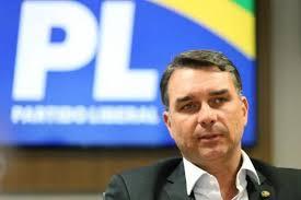 Elo de Flávio Bolsonaro e Vorcaro gera apreensão de bolsonaristas