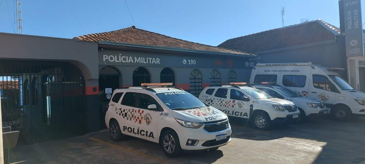 Homem é preso em Pirajuí por descumprimento de medida protetiva após invadir residência de familiares.