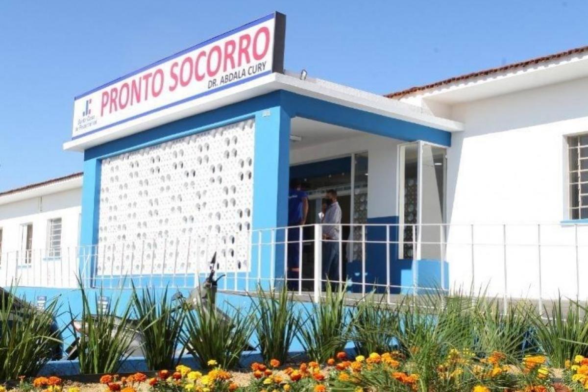 Homem morre esfaqueado e suspeito apanha de testemunhas