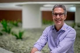 Irmãos Bolsonaro atacam Zema após mineiro criticar Flávio