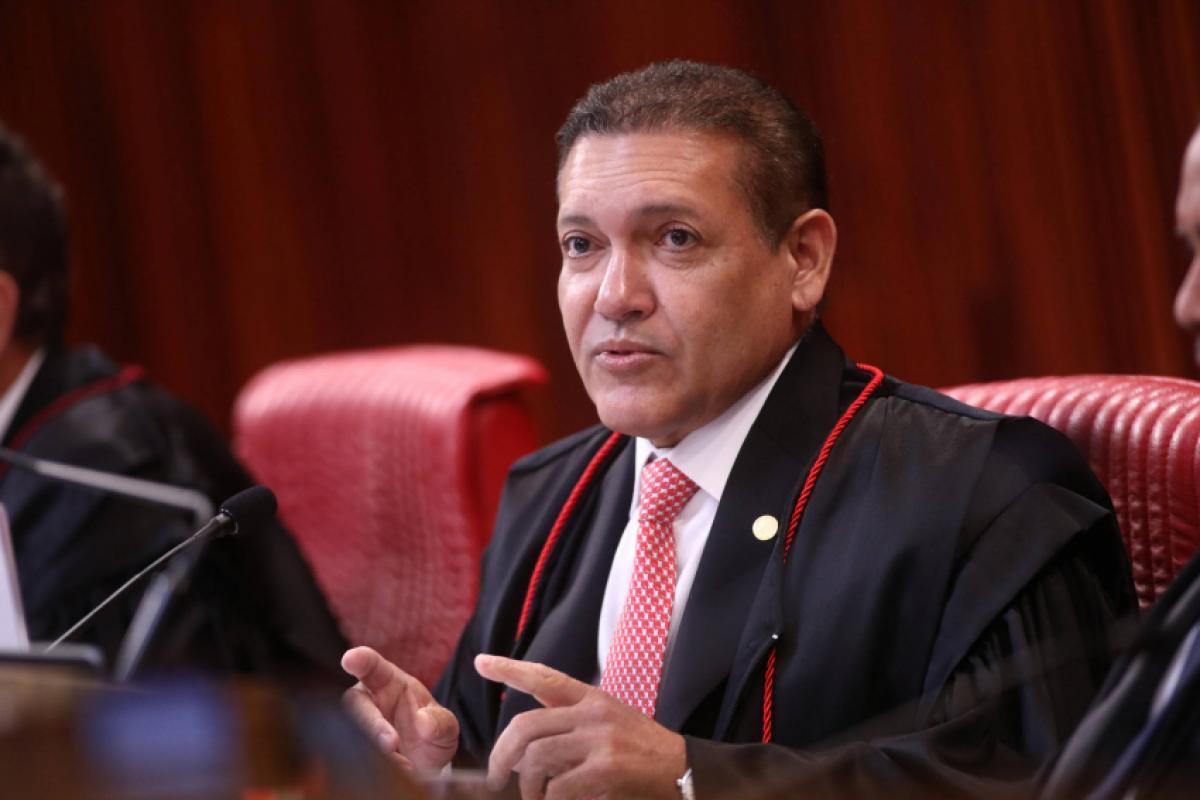 Kassio tenta blindagem no TSE contra questionamento às urnas
