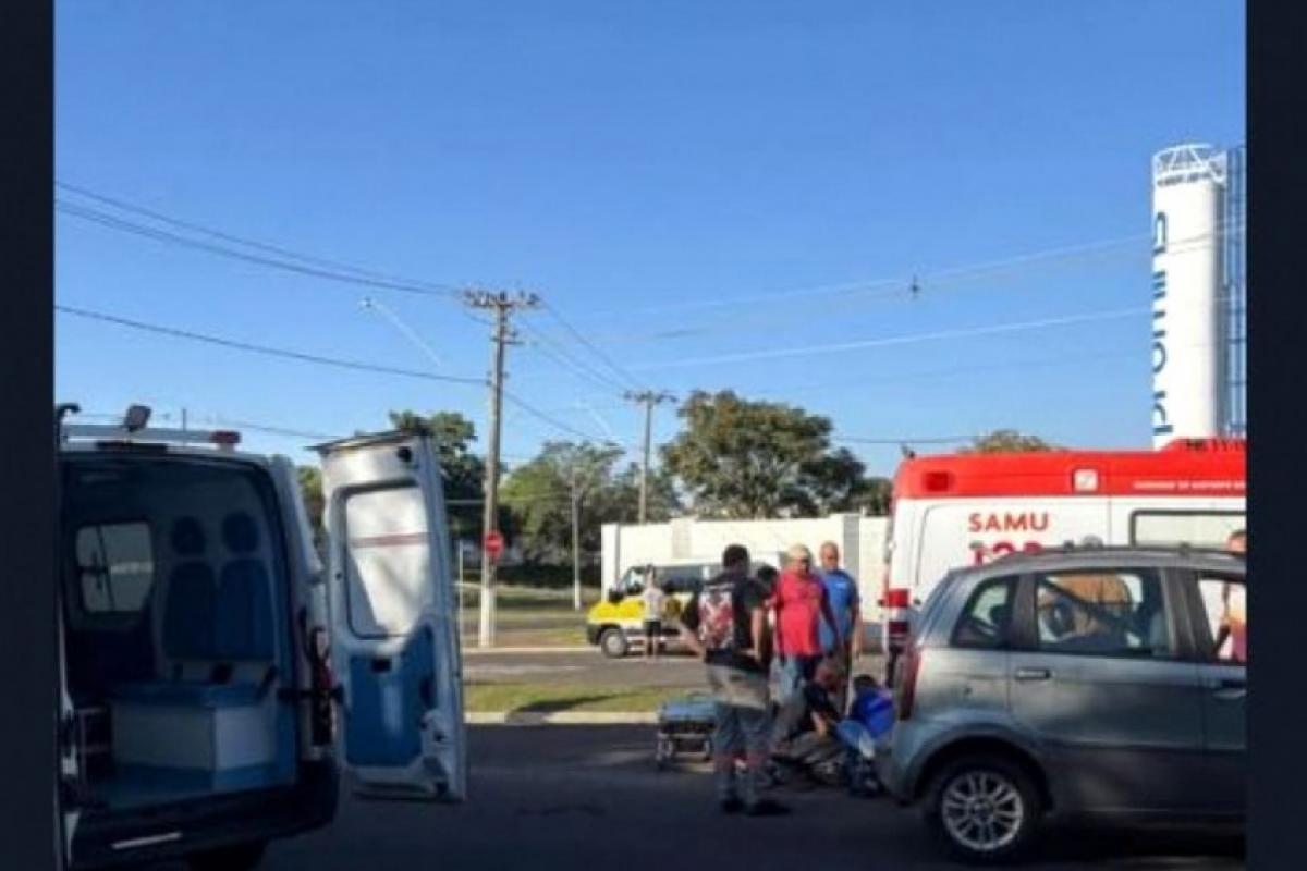 Morre mulher atropelada por carro durante caminhada em avenida
