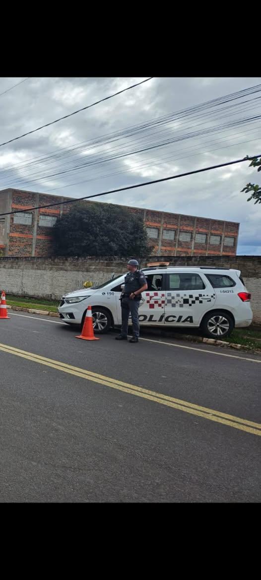 Motorista tenta fugir de abordagem policial em Pirajuí nesta sexta-feira (29) e acaba sendo detido com maconha