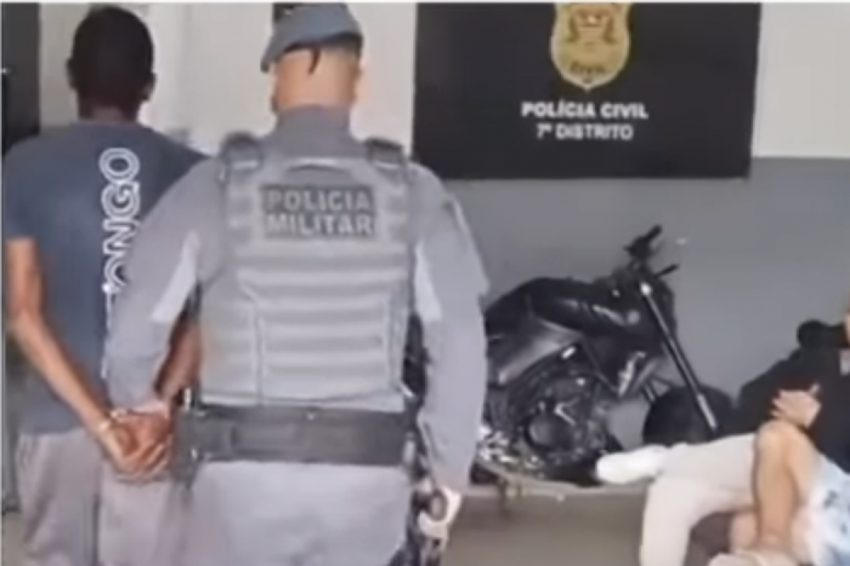 Pai espanca filhos com taco de beisebol enquanto mãe trabalha