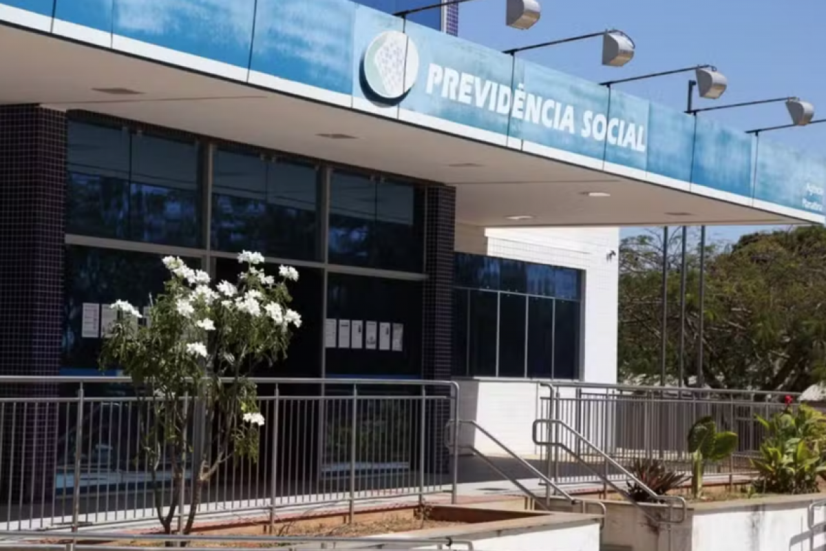 PF acha R$ 287 mil em sacos de lixo na casa de servidor do INSS