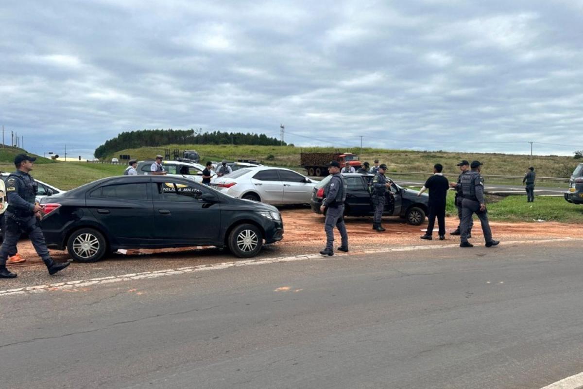 Polícia Rodoviária coíbe irregularidades na Rondon em Bauru