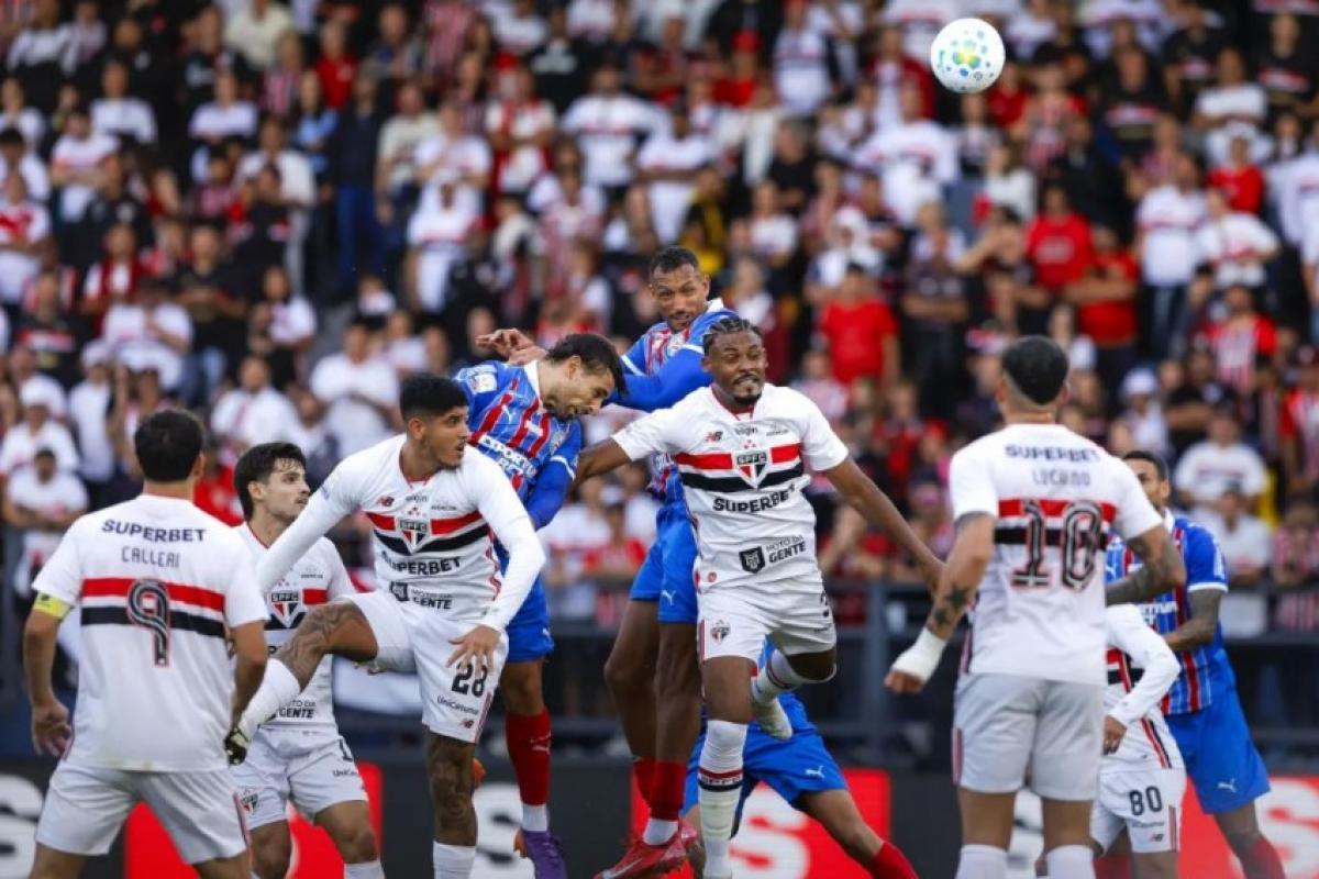 São Paulo leva empate no fim e tropeça diante do Bahia