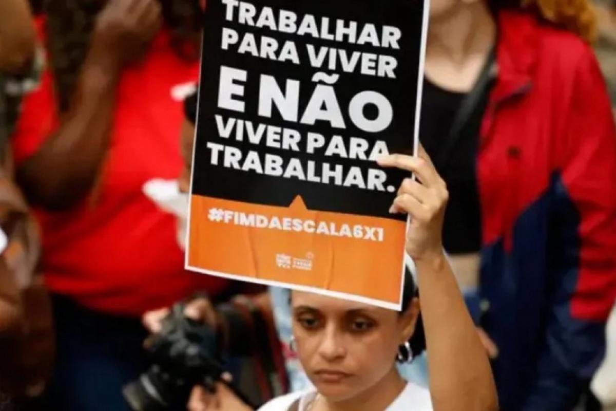 Sindicatos e Centrais fazem ato em Bauru pelo fim da escala 6x1