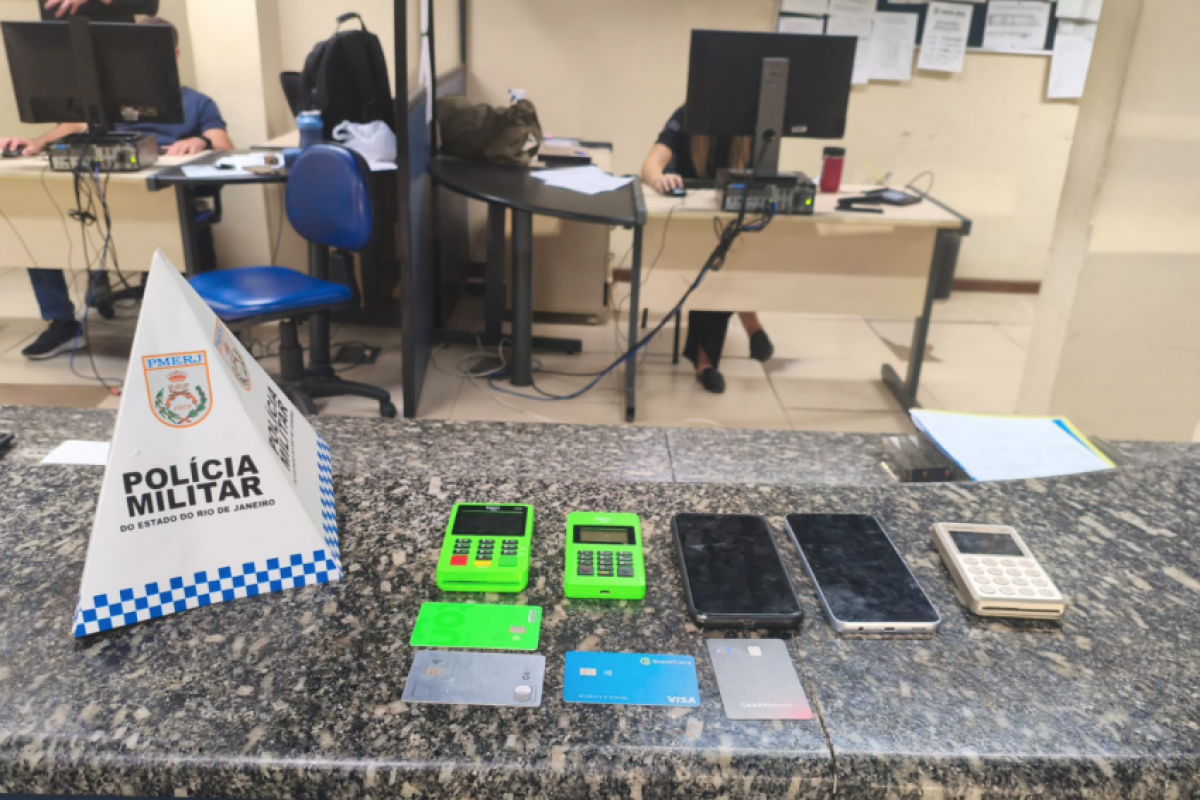 Taxista é preso após cobrar R$ 3,4 mil de turistas