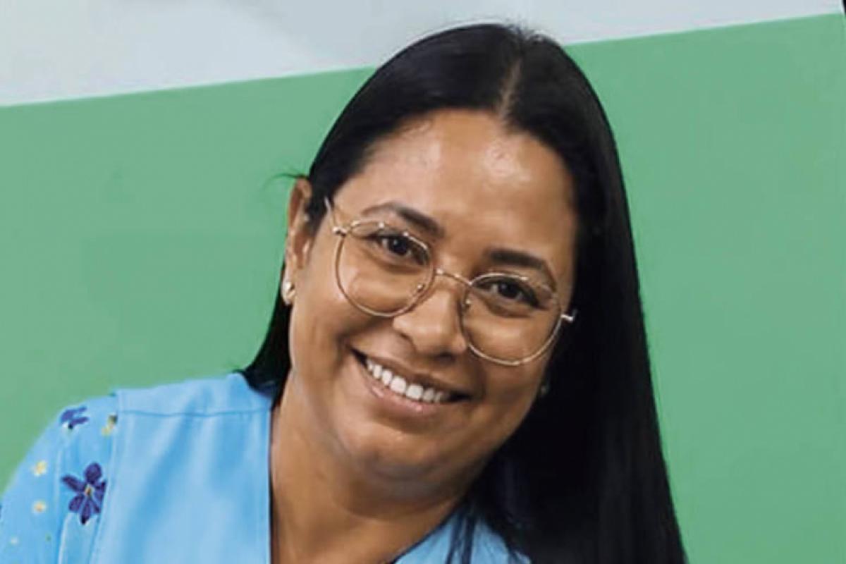 Vítima de ataque de aluno em escola é velada na própria casa