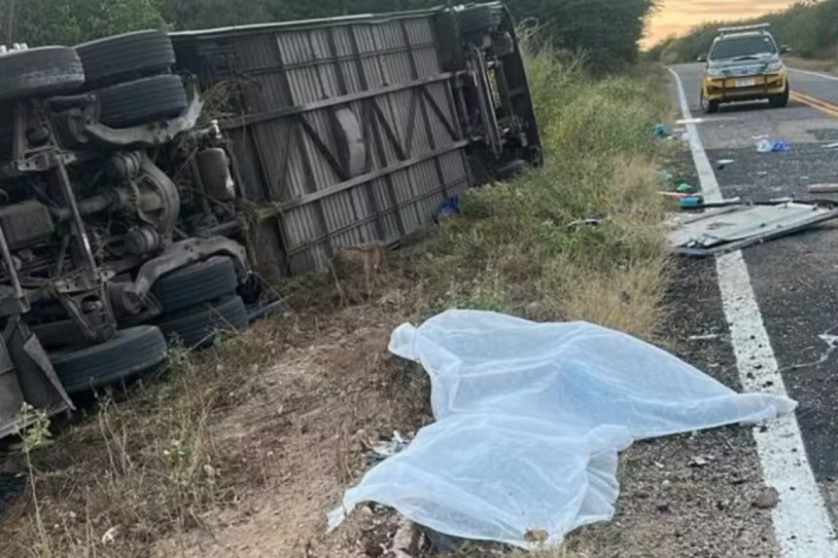 Acidente de ônibus com equipe de basquete deixa 7 mortos no Ceará