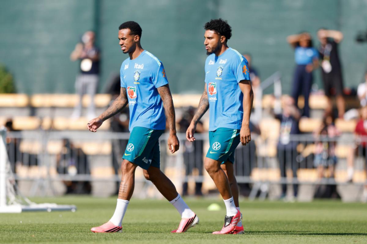 Após convocação surpresa e correria, Éderson treina com a seleção