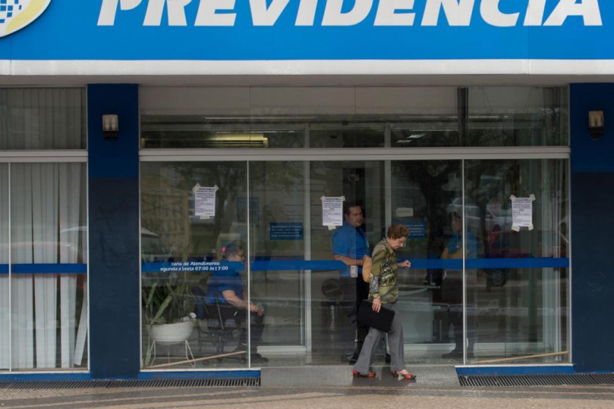 Brasil x Japão muda horário de INSS, bancos, lojas e mercados