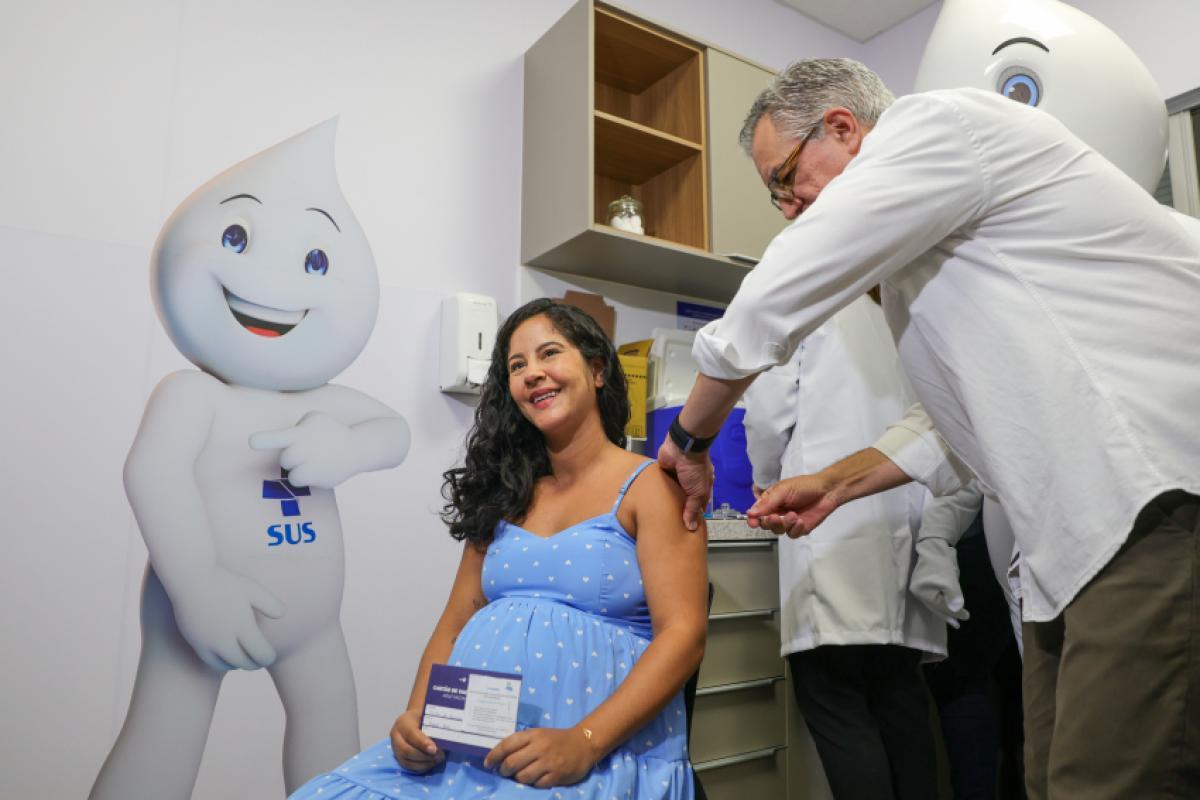 Casos de bronquiolite em bebês caem após vacina para gestantes