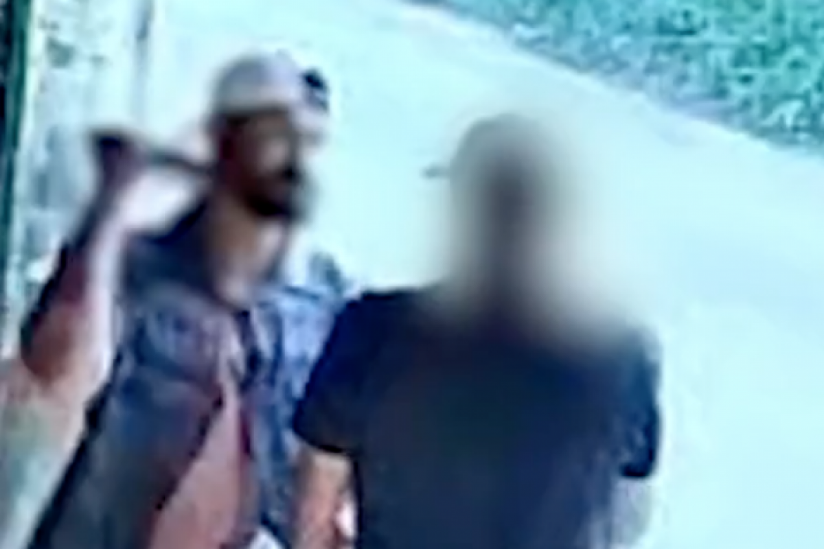 Cidadezinha mineira enterra vítimas de série de facadas; VÍDEO