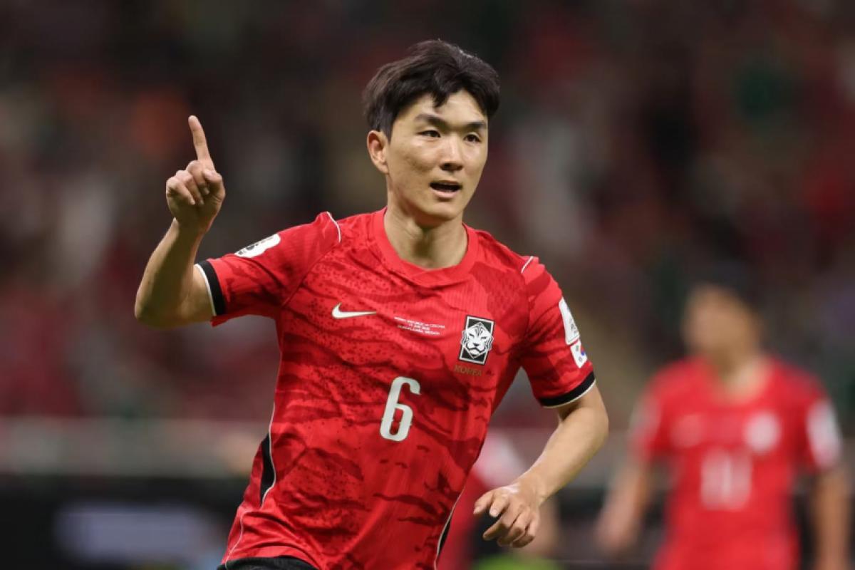 Coreia vira sobre Tchéquia em jogo com golaço e lugares vazios
