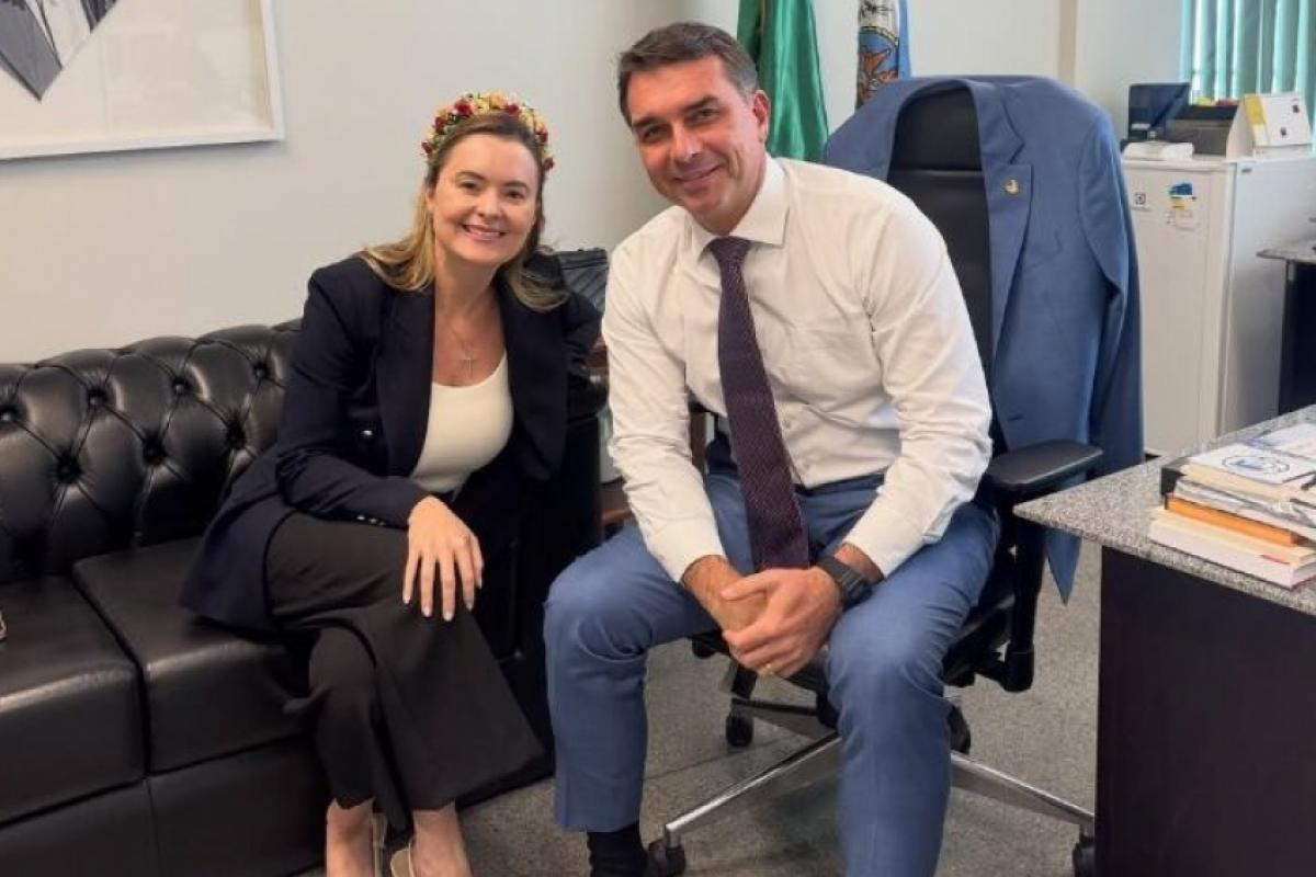 Eduardo quer deputada Júlia Zanatta como vice na chapa de Flávio