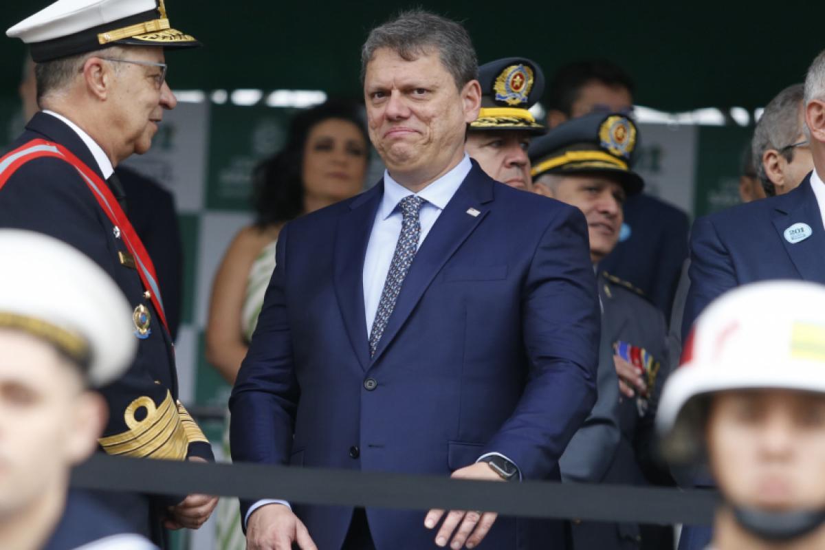 Fernando Haddad diz que Tarcísio de Freitas peca ao criticar STF