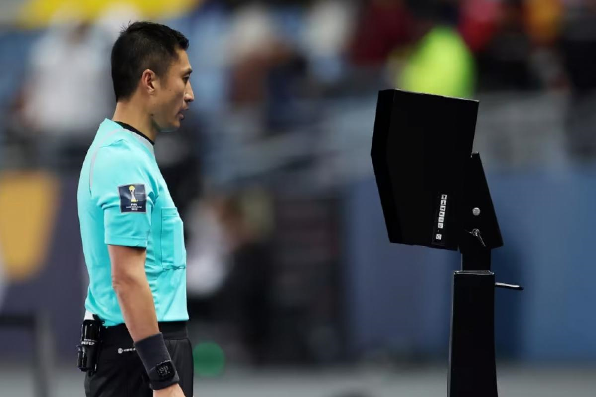 Fifa combate cera e mira meta ousada de tempo de bola rolando