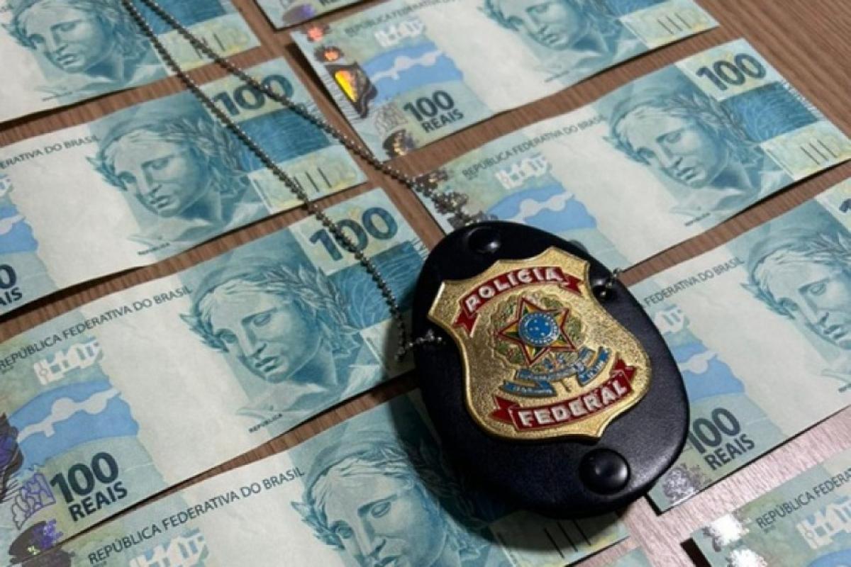 Homem é preso pela PF ao receber encomenda com notas falsas