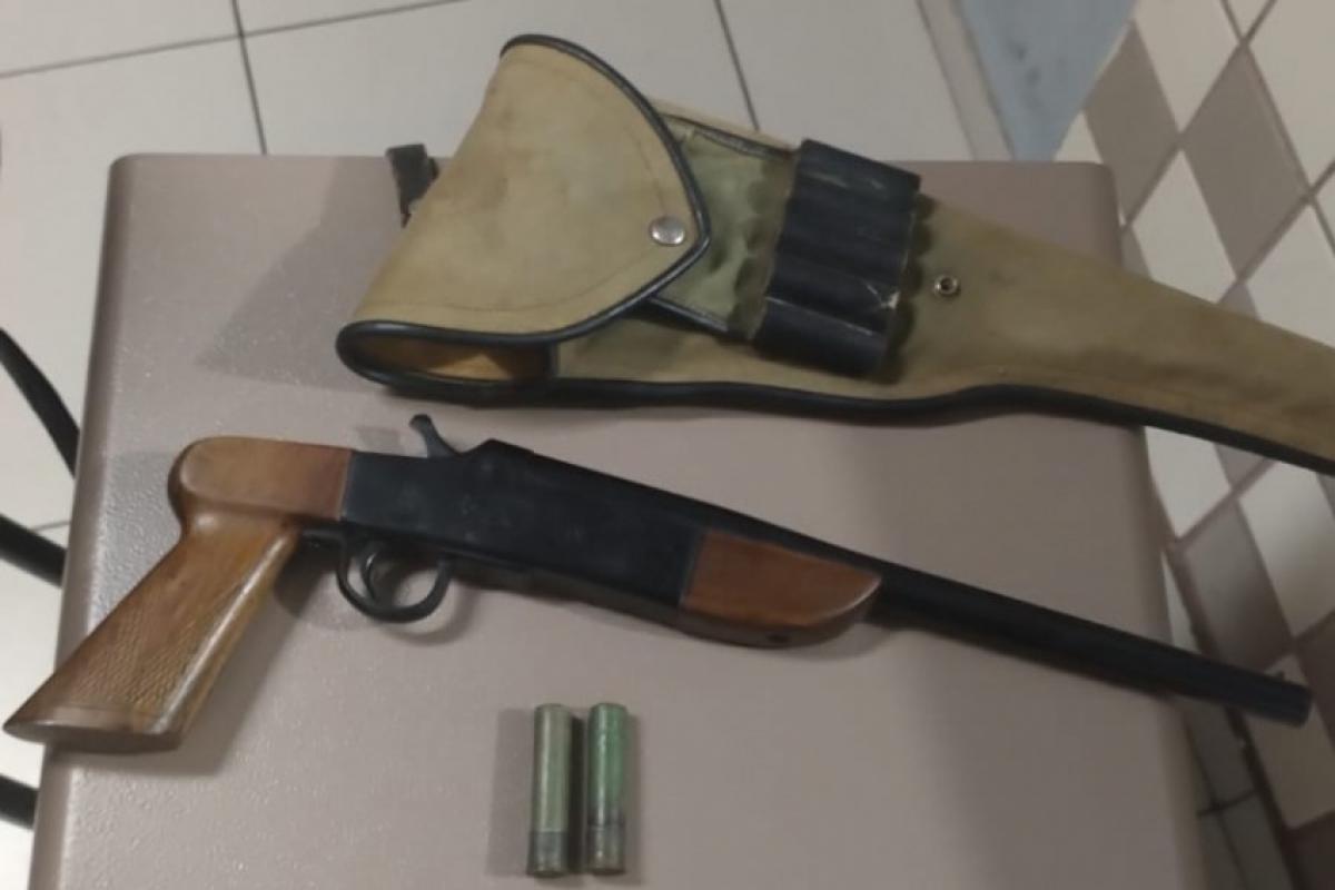 Homem é preso por violência doméstica e armas ilegais em Bauru