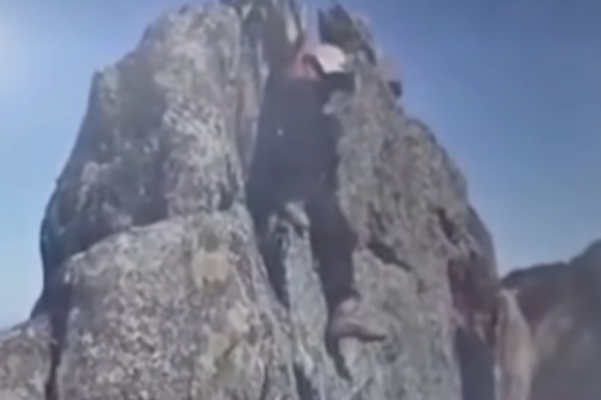 Homem morre ao cair de penhasco durante foto em trilha