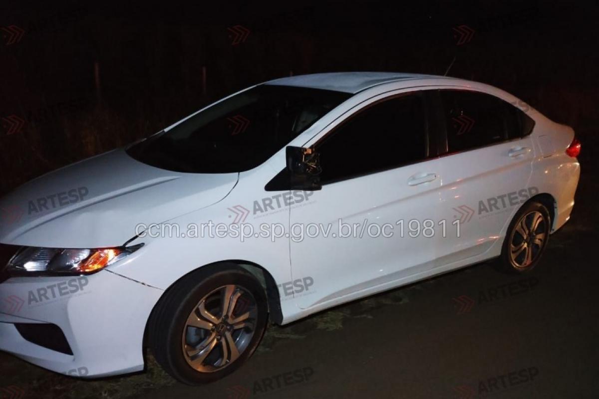 Homem que empurrava bicicleta morre após ser atingido por carro
