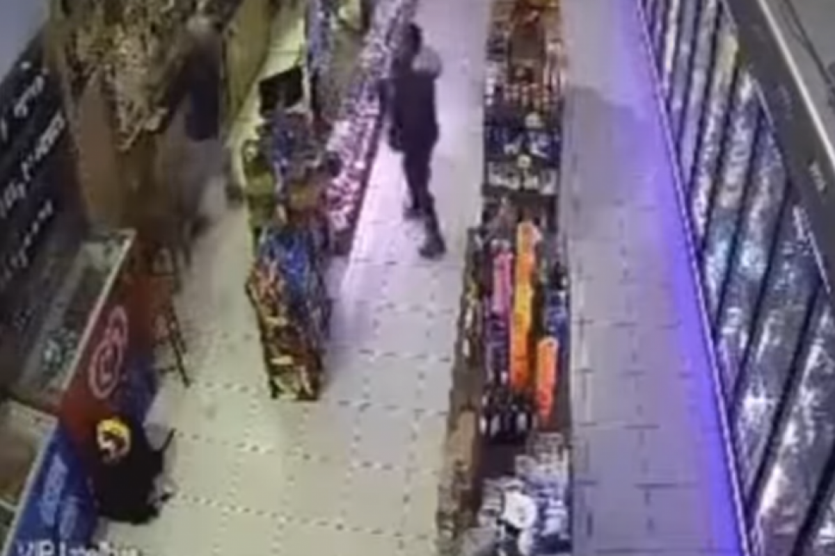 Irritado com preço de cerveja, cliente tenta matar dono de loja