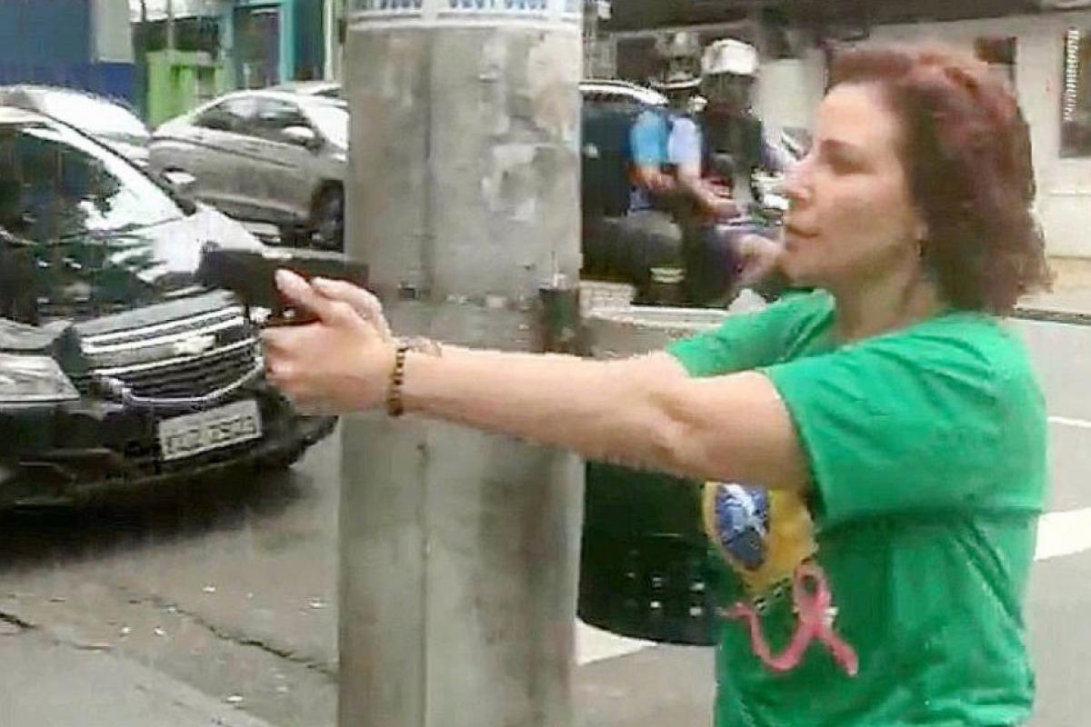 Jornalista perseguido por Zambelli tem prisão decretada; entenda