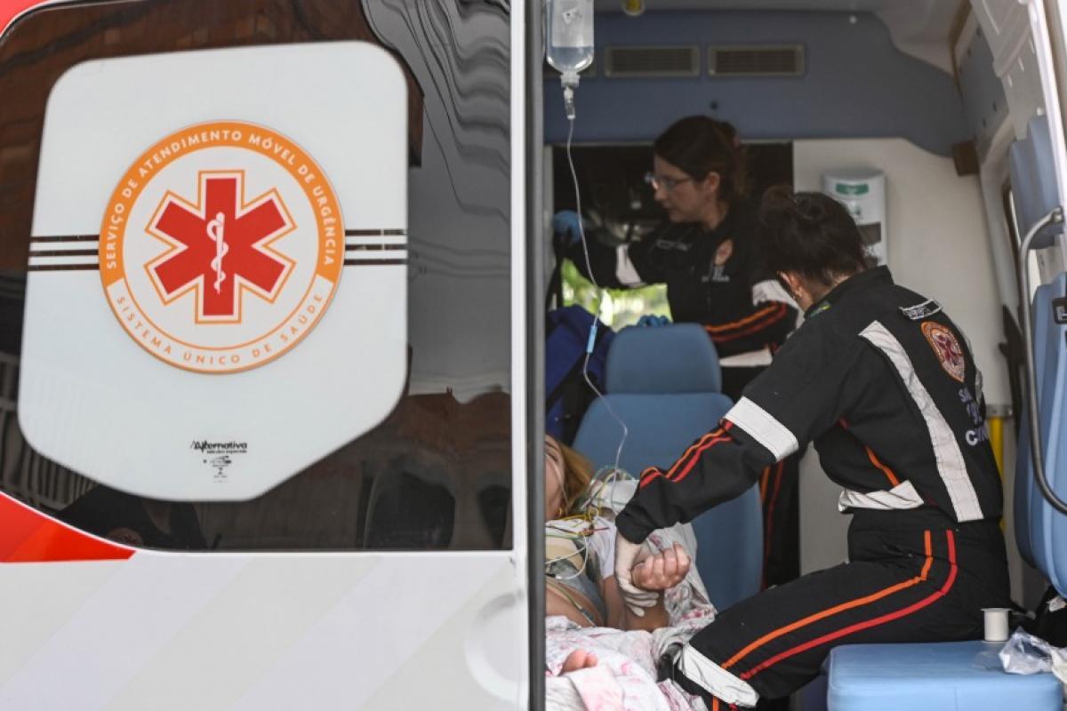 Laje desaba em campo de futebol e deixa oito feridos em Campinas