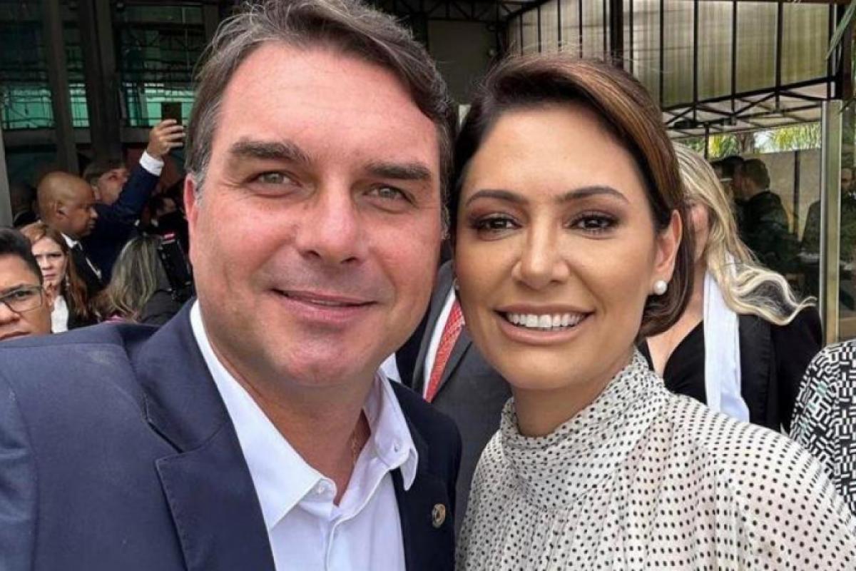 Michelle ataca Flávio Bolsonaro e diz que foi humilhada