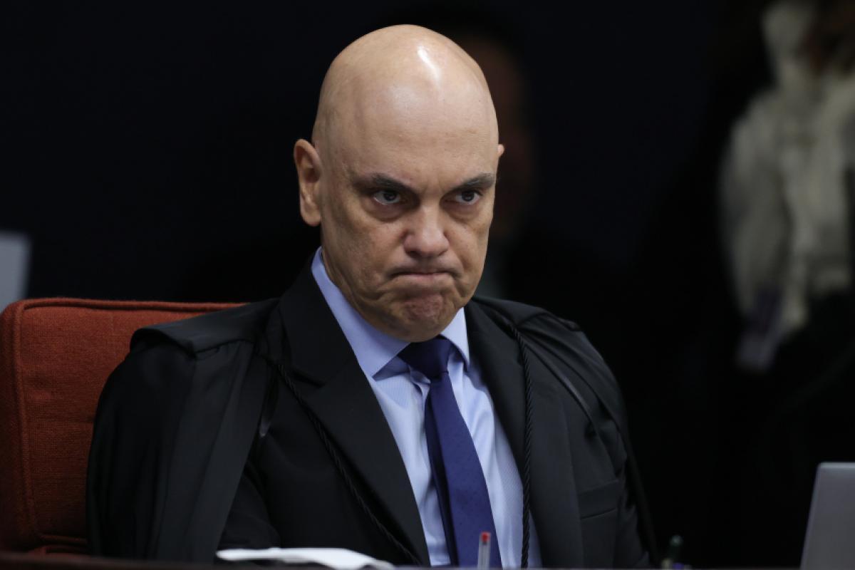 Moraes pede resposta da PGR sobre domiciliar de Bolsonaro