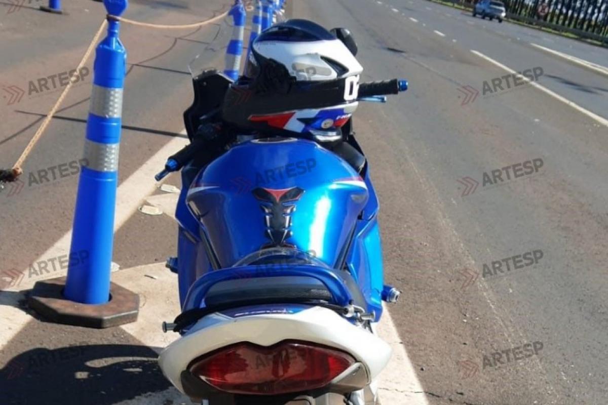Motociclista morre após desviar de pedágio e bater em uma mureta