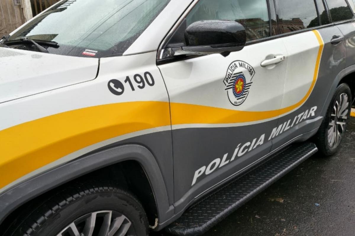 Motorista sai da pista e morre ao bater carro em árvore na região