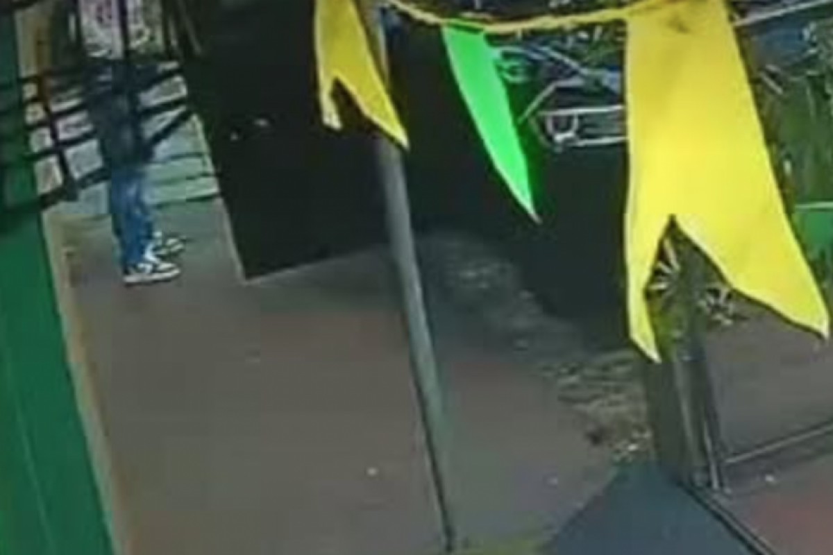 PM aposentado é baleado no pé ao tentar impedir roubo em comércio