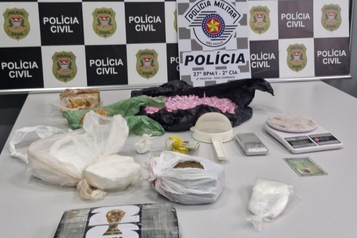 Polícia Civil prende 2 e apreende até cocaína com a taça da Copa
