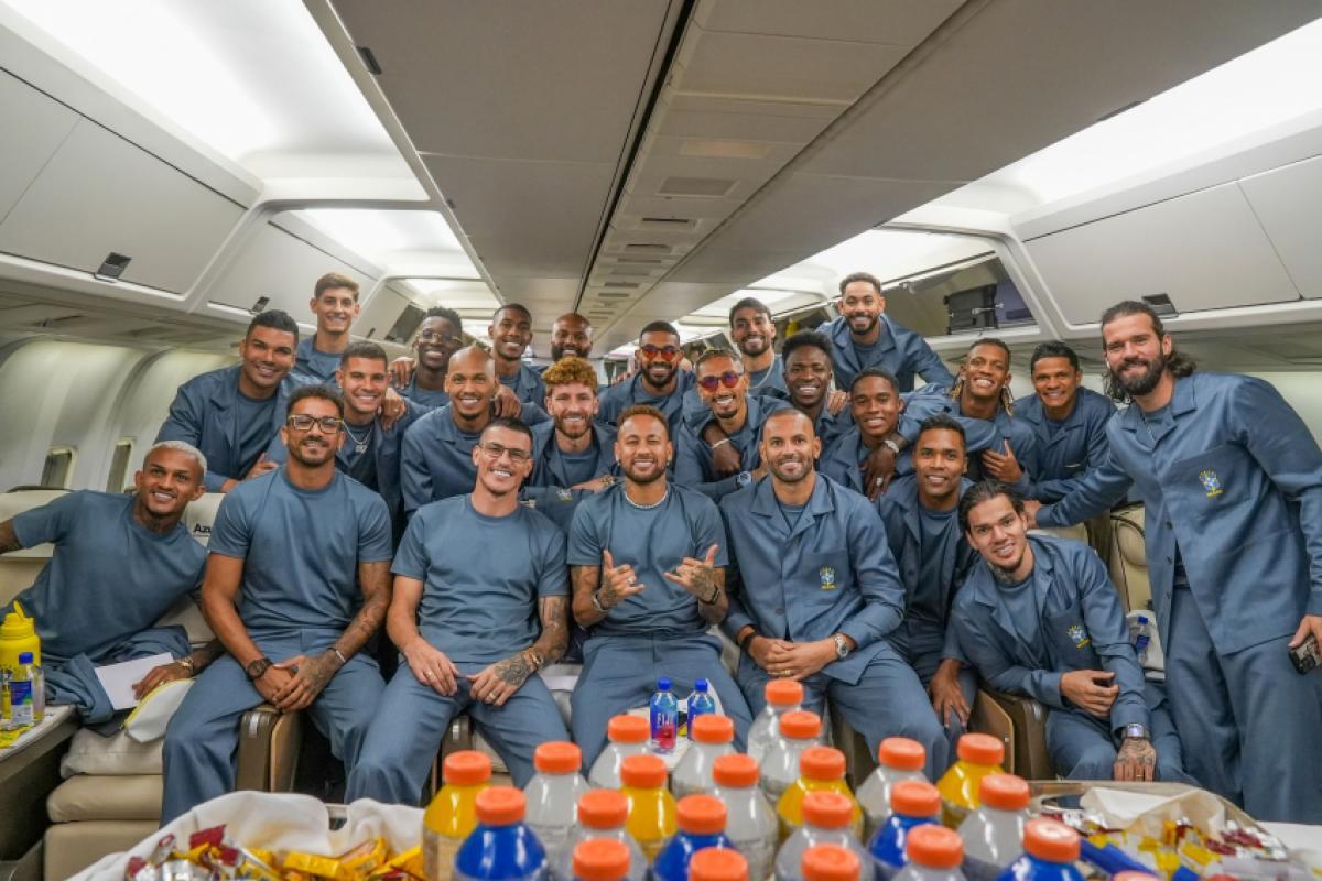Seleção embarca para a Copa após goleada na despedida do Brasil