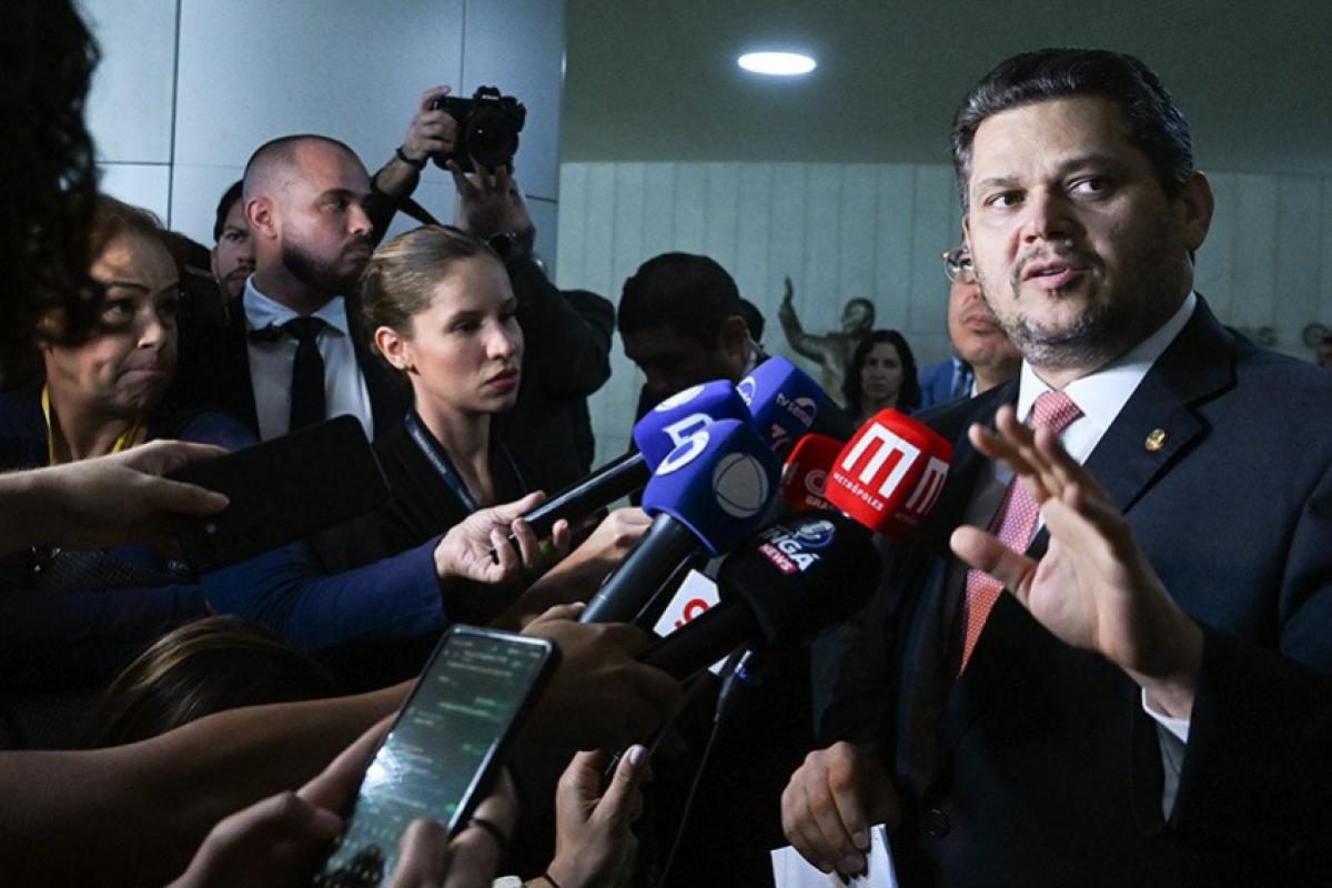 Senador Davi Alcolumbre sai em defesa do colega Jaques Wagner