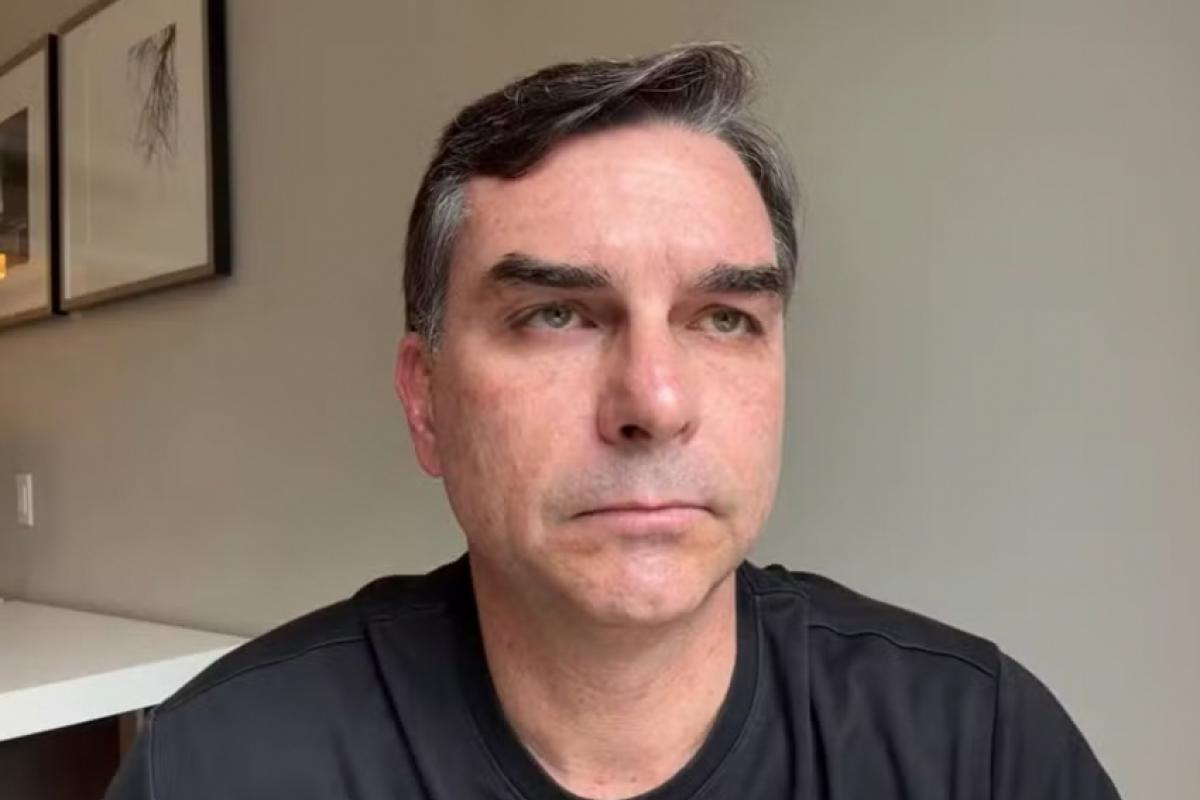 Bolsonaristas abrem fogo amigo e criticam pré-campanha de Flávio