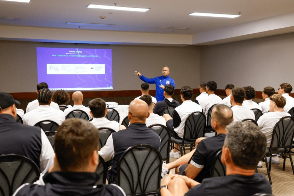 CBF chama clubes e projeta novas regras da Fifa em agosto