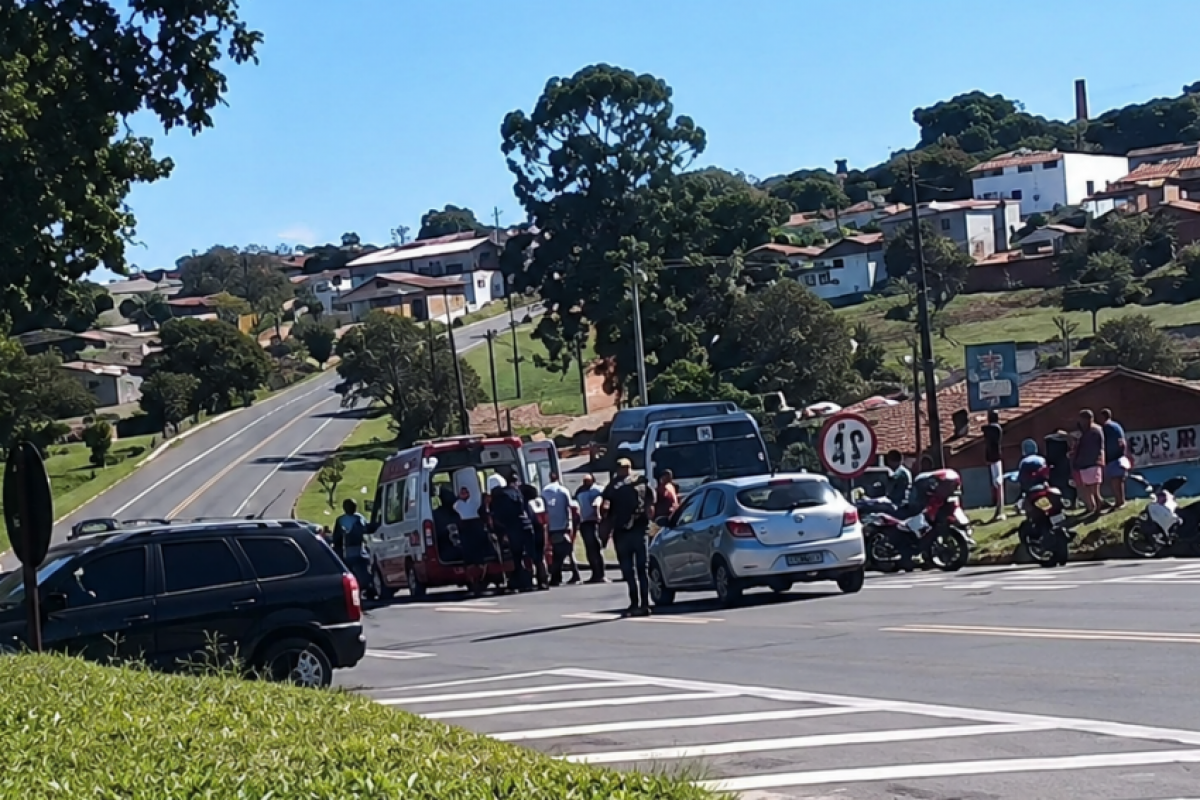 Colisão em Bauru arremessa motociclista a 10 m e o leva ao PS
