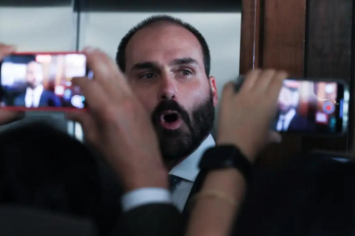 Eduardo Bolsonaro volta a descredibilizar sistema eleitoral