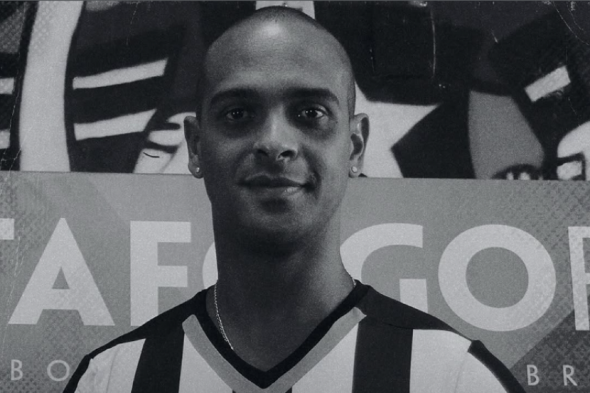 Ex-atacante do Botafogo morre após queda de muro em ventania