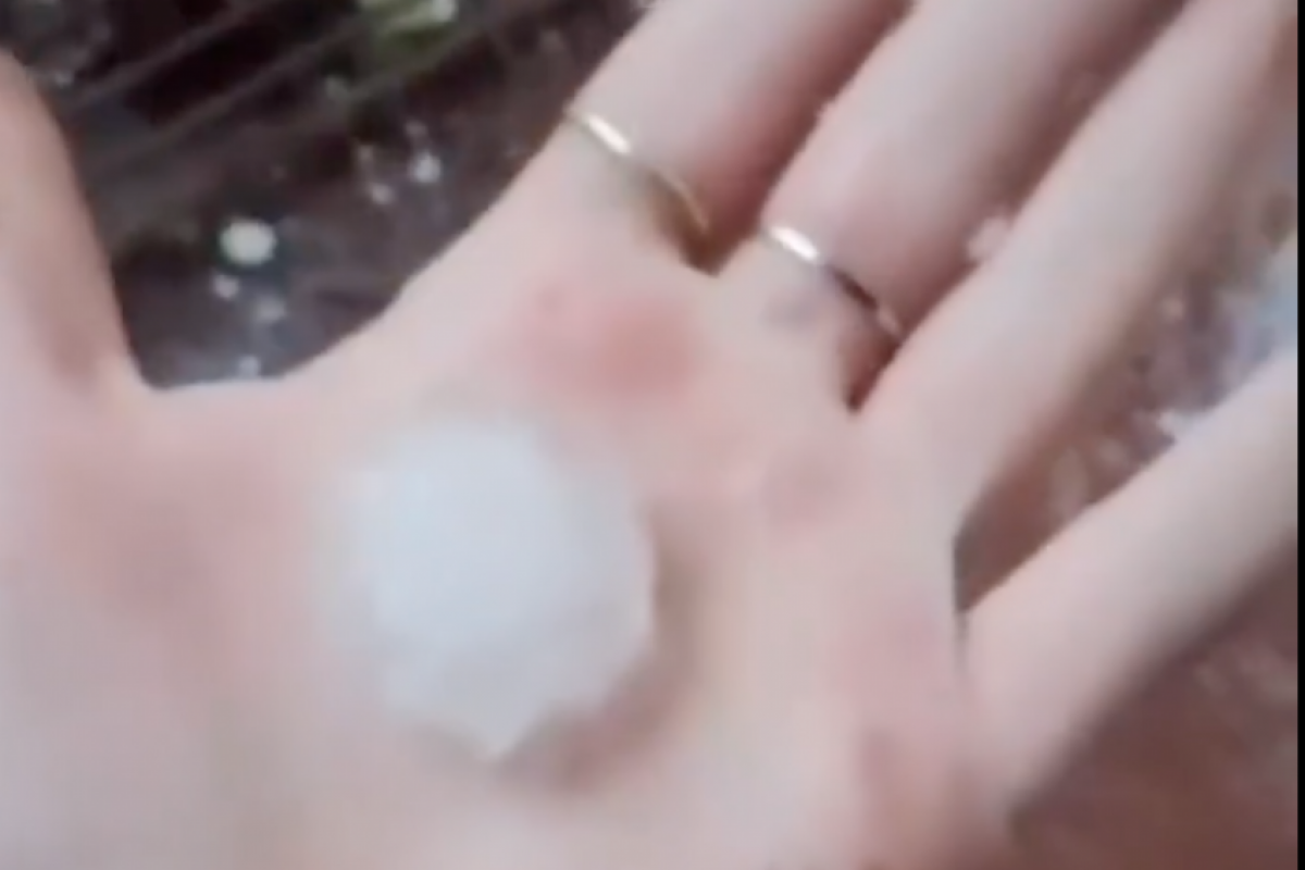 Granizo e vendaval destelham mais de mil casas no RS; VÍDEO