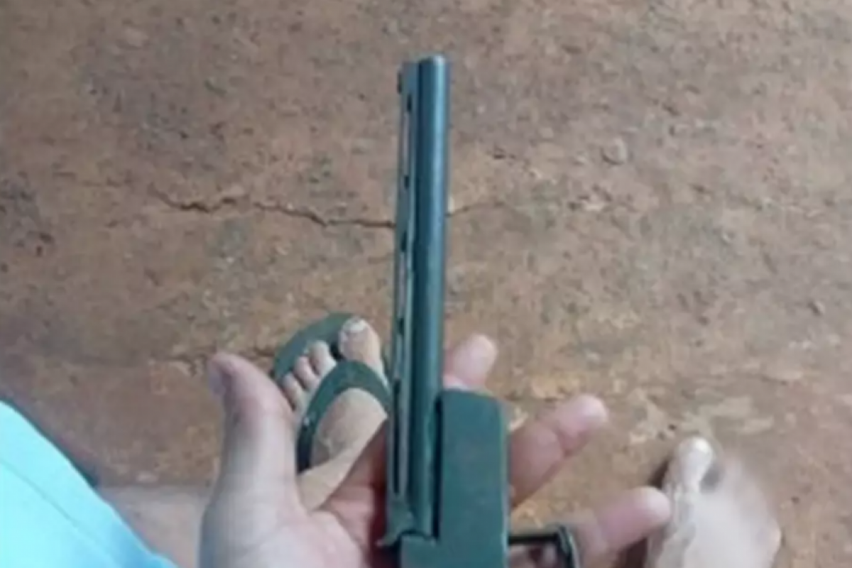 Homem com tornozeleira é preso após anunciar garrucha no Facebook