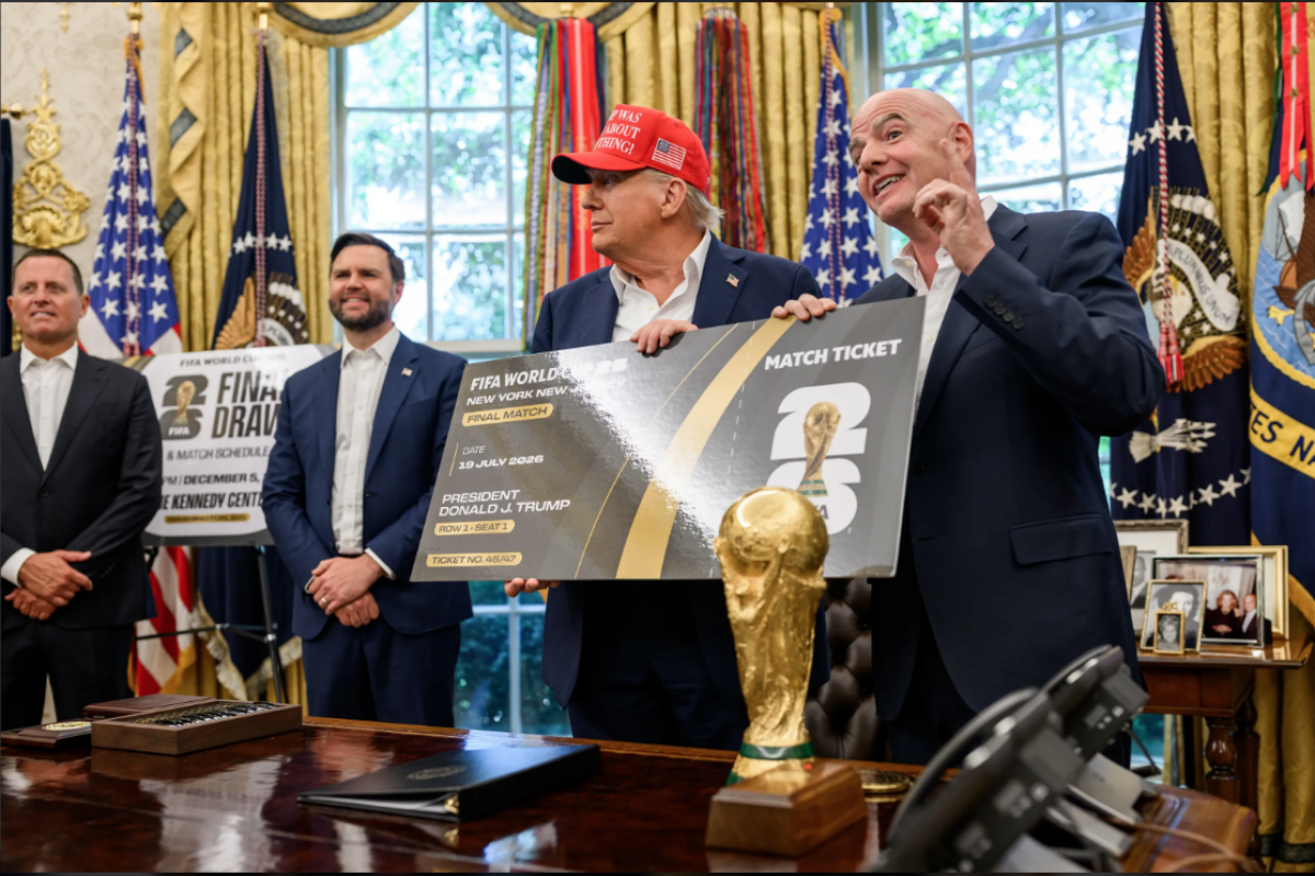 Infantino viola neutralidade em relação com Trump e é denunciado